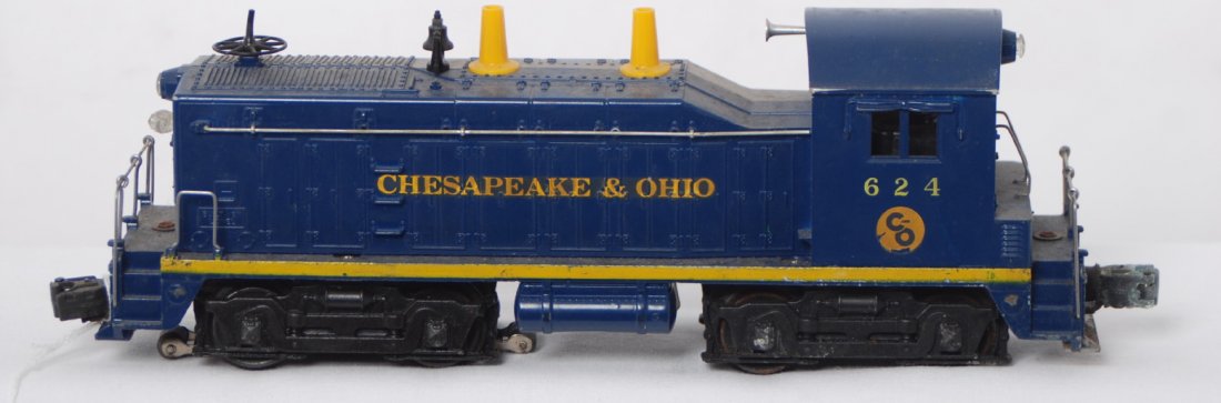 Lionel 624 Chesapeake and Ohio NW-2 diesel switcher: Postwar Lionel O gauge 624 Chesapeake and Ohio NW-2 diesel switcher, surface rust on chassis, O/W C6+ shell.