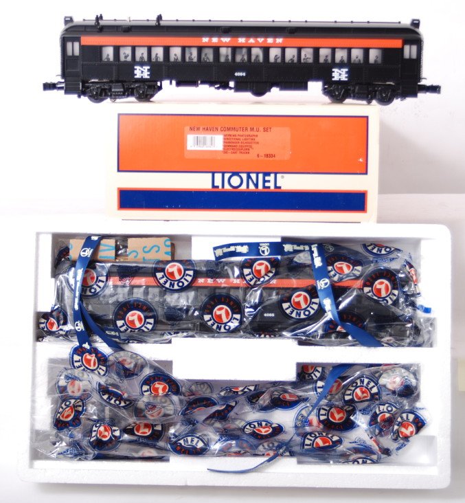 Lionel 18334 New Haven dummy commuter set: Lionel modern O gauge 18334 non motorized New Haven commuter two car set in OB. Set features TMCC, Electrocouplers, and more. Cars appear to be C8-9 with very light run time.