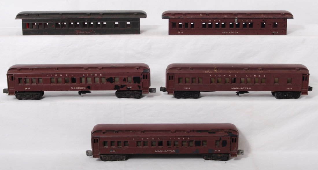 Lionel 2627, 2628, 2628 cars, 2625 and 2625 shells: Postwar Lionel O gauge Madison style passenger cars, three are complete C5-6, two are just shells, sold as is with no returns. Two 2625 Irvington shells, 2627 Madison, and two 2628 Manhattan cars.