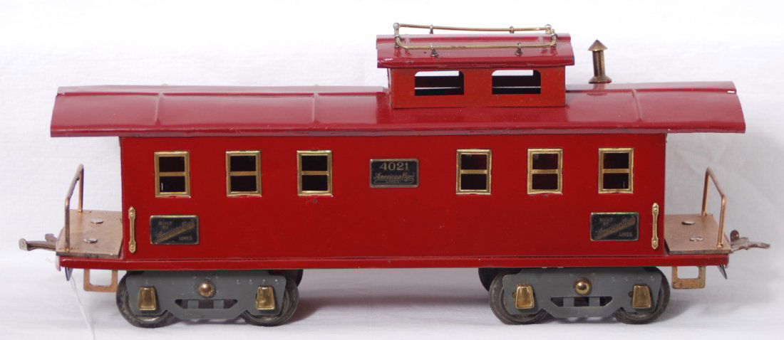 American Flyer 4021 wide gauge caboose repainted: Prewar American Flyer wide/standard gauge 4021 caboose, repainted to look C7 area.