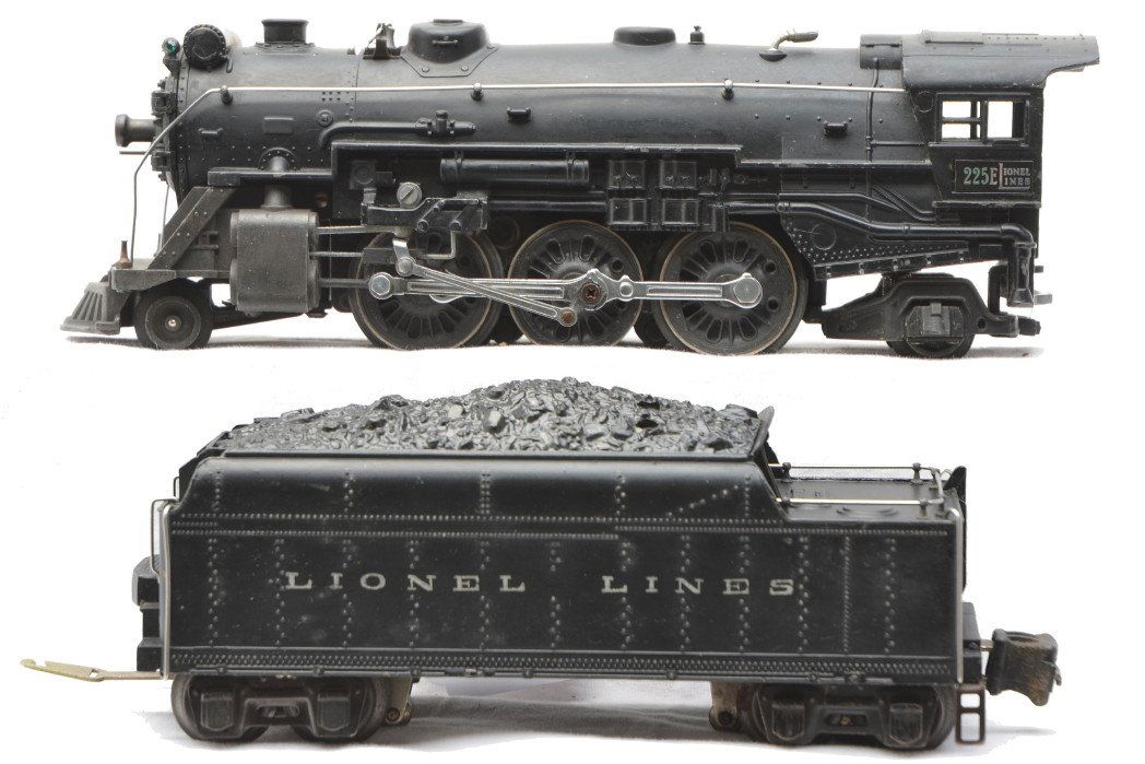 Lionel 225E Black Steam Loco 2224W Tender: Lionel prewar O gauge 225E black 2-6-2 steam loco and a 2224W tender. The coal pile on the tender has a crack on one corner. Loco and tender are C7.