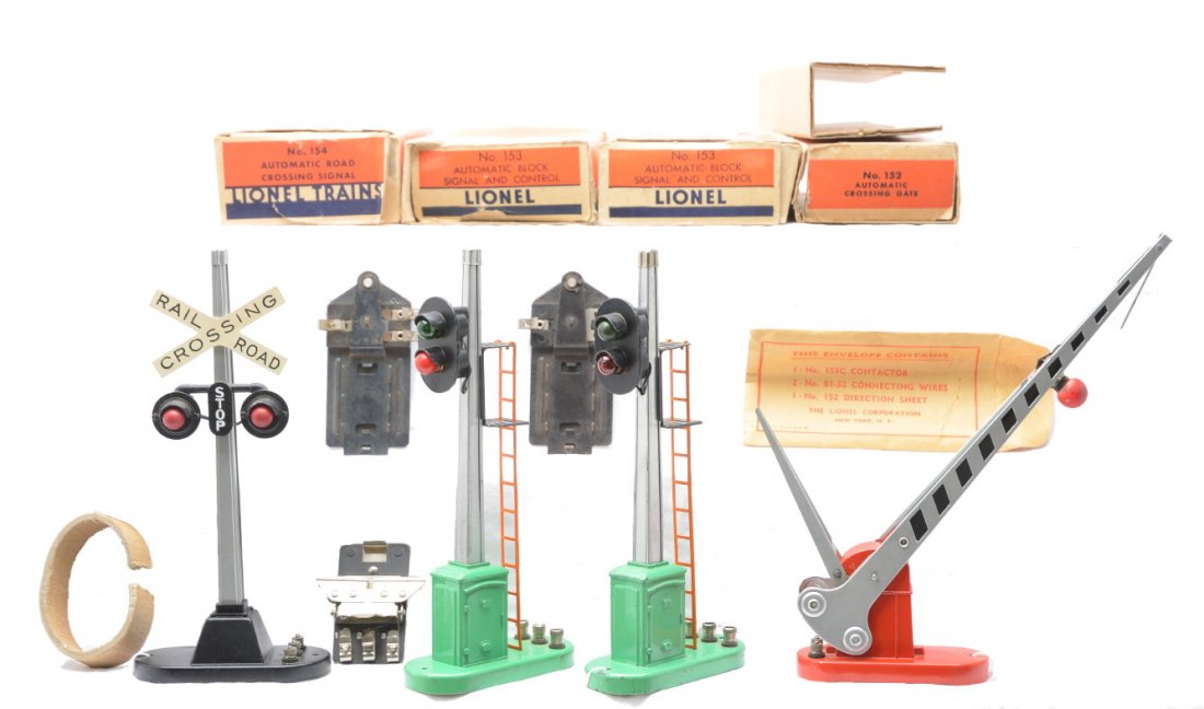 Lionel Accessories 152 153 153 154 OBs: Lionel postwar accessories; 152 automatic crossing gate with an original cardboard insert, two 153 automatic block signal and control each with a 153C contactor and a 154 automatic road crossing signa