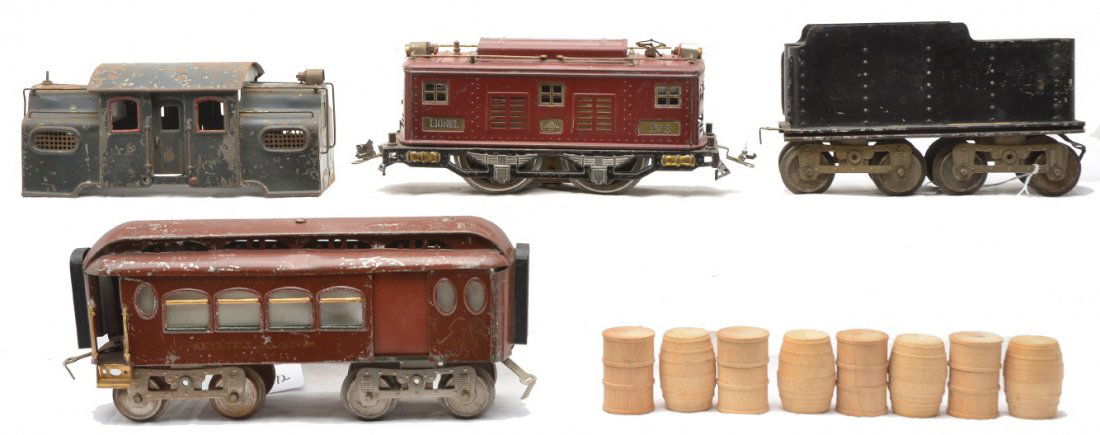 Lionel no. 8 Loco no. 38 Cab ONLY 4351 181: Lionel prewar standard gauge no. 8 maroon 0-4-0 electric loco and a no. 38 gray New York Central Lines no. 38 cab shell only. Also included is a Lionel prewar standard gauge eight wheel tender stamped