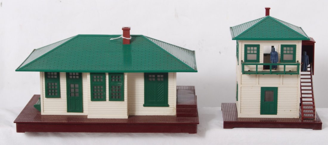 Lionel 132 and 445 operating accessories: Postwar Lionel O gauge 132 illuminated station w/automatic train control and 445 operating switch tower, C6.