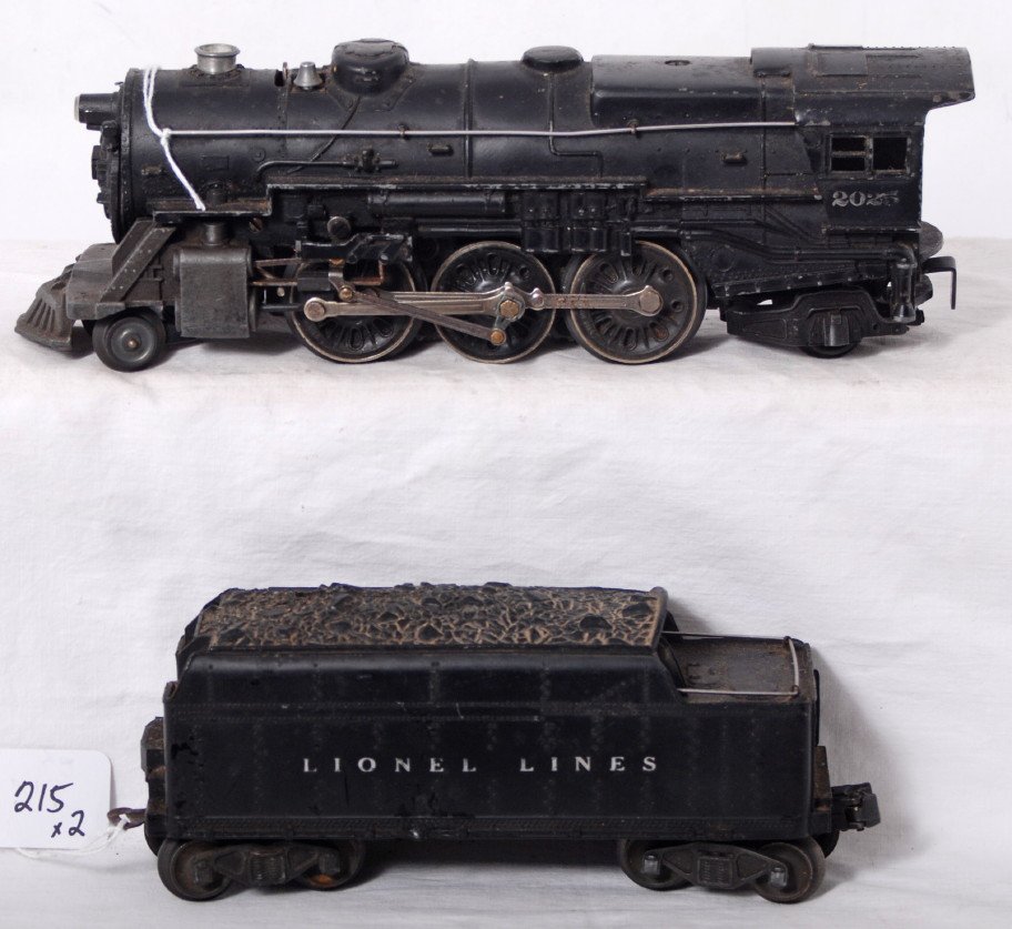 Lionel 2025 steam loco and 2466WX whistle tender: Postwar Lionel O gauge 2025 steam locomotive missing a marker light and 2466WX whistle tender missing a small piece of shell, cracked upper corner at coal bunker, needs rewired. Train looks C5.