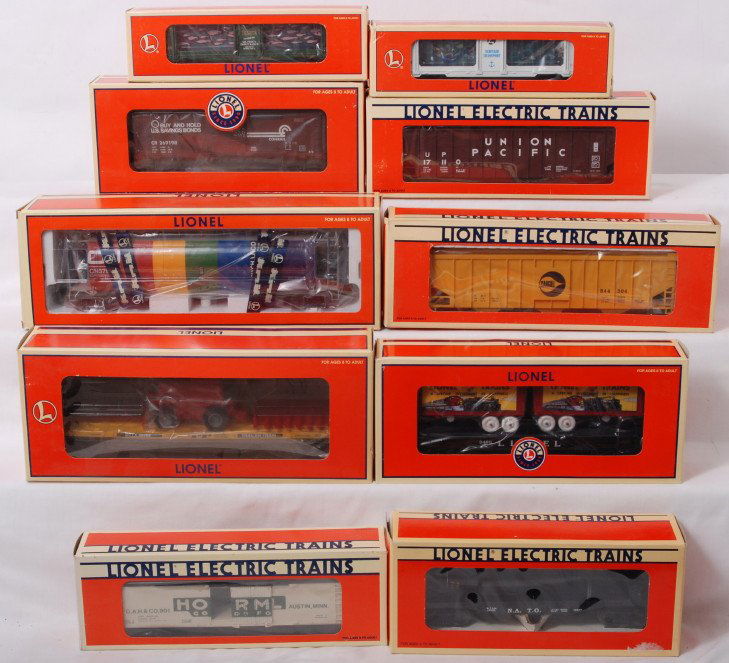 10 Lionel freight cars 39222, 17544, 19345, etc: Lionel modern O gauge freight cars in OB. Ten freight cars include 17110 Union Pacific hopper, 17544 flat with combine, 39222 Conrail boxcar, 19532 Hormel reefer, 17123 Cargill hopper, 19345 Canadian