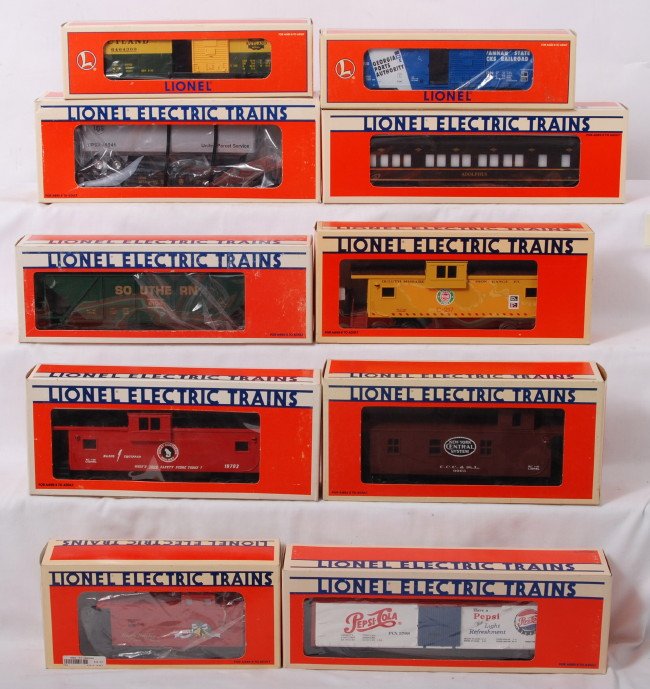 10 Lionel freight cars 17611, 19703, 19038, etc: Lionel modern O gauge freight cars in OB. Ten freight cars include modern 6464-300 Rutland solid shield, 16285 Savannah State boxcar, 5768 Pepsi reefer, 16547 Christmas caboose, 19038 Adolphus observa