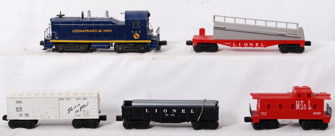 Lionel 624 C&O NW-2, 6343, 6142, 6014, 6059 : Postwar Lionel O gauge 624 Chesapeake and Ohio NW-2 diesel locomotive with repainting/trim, 6343 barrel ramp car, 6142 gondola with pipes, 6014 Frisco boxcar, 6059 Missouri, Saint Louis caboose, C6-7.