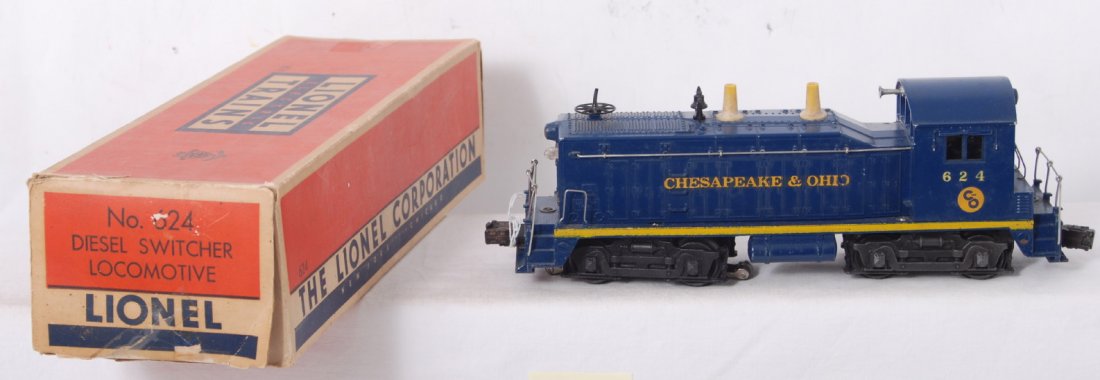 Lionel 624 C&O NW-2 diesel switcher in OB: Postwar Lionel O gauge 624 Chesapeake and Ohio NW-2 diesel switcher in original box, later three hand rail stanchion/no GM decal variation. Train looks better C6. Box has detached inner flap and tape 