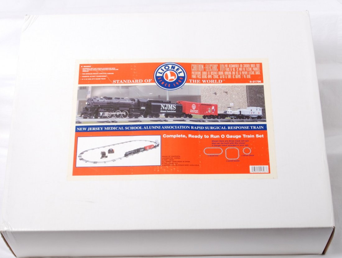 Lionel 21796 New Jersey Medical School set: Lionel modern O gauge 21796 New Jersey Medical School Alumni Association train set in OB. Set is complete and appears to be C9-10 condition. Set box has some corner wear.