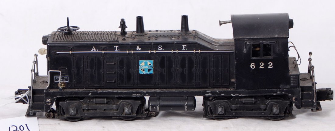 Lionel 622 A.T.&S.F. Santa Fe NW-2 diesel switche: Postwar Lionel O gauge 622 A.T.&S.F. NW-2 diesel switcher locomotive with twenty handrail stanchions, small GM decals and numbers on nose variations. Small hole drilled in center 2 on nose, otherwise 