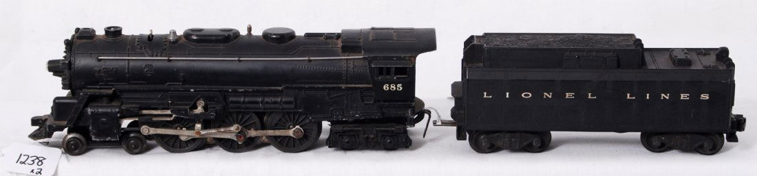 Lionel 685 steam loco w/whistle tender: Postwar Lionel O gauge 685 steam locomotive with bent cab, and unnumbered whistle tender, C6.