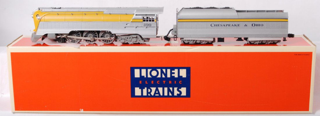 Lionel 18043 C&O Yellow Belly Hudson: Lionel modern O Gauge 18043 Yellow Belly Hudson in OB. Loco features smoke, TMCC, and Rail sounds. Loco looks C8-9 with very light run time. OB has some wear at the corners.