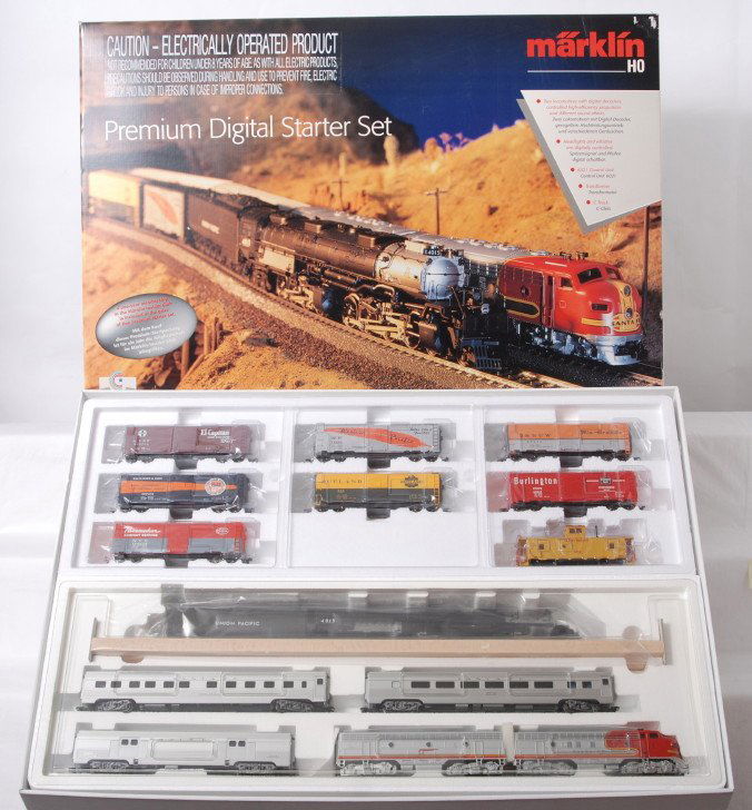 Marklin HO 29849 premium digital starter set: Marklin modern HO 29849 premium digital starter set in OB. This set include two trains featuring a Union Pacific Big Boy steam locomotive and freight cars and Santa Fe F3 A-B diesel locomotive with pa