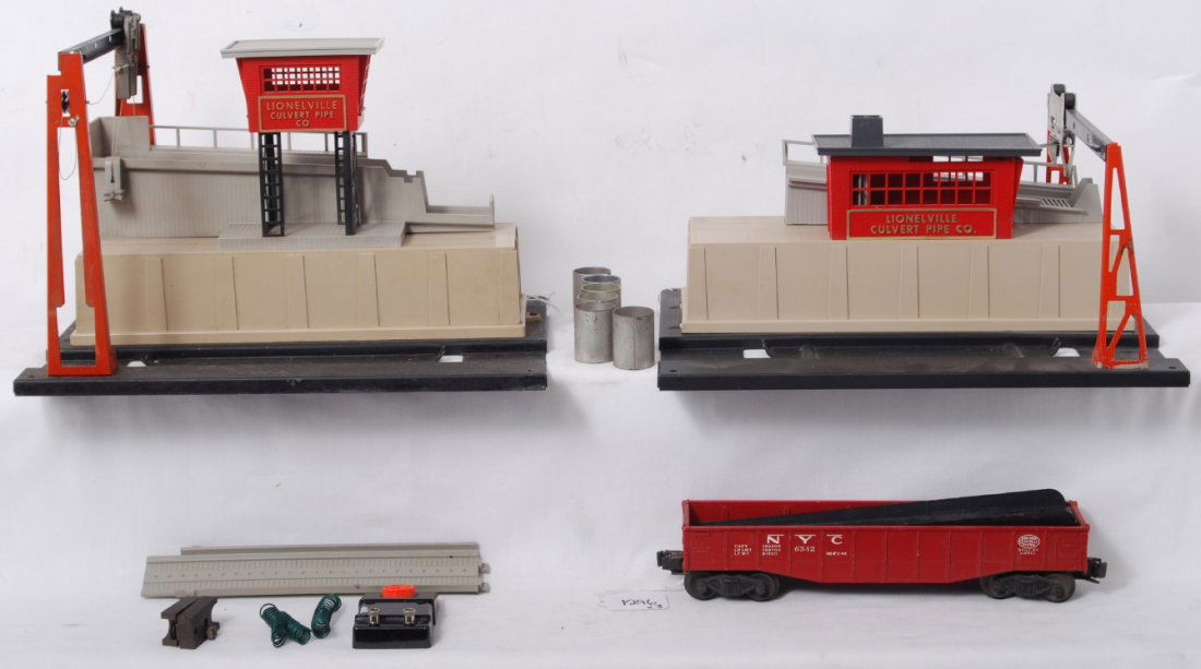 Lionel 342 loader & 345 unloader w/6342 NYC culve: Postwar Lionel O gauge 342 operating culvert loader and 345 operating culvert unloader with 6342 New York Central culvert car, C6. Six culverts, connecting ramp, 90 controller and three connecting wir