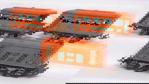 Lionel prewar orange 248 629 630 passenger set: Lionel prewar orange 248 629 630 passenger set, original C2-3, a few trim pieces missing.