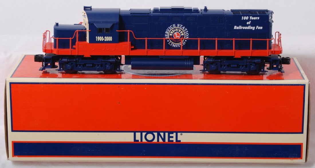 Lionel Service Station Alco C-420: Lionel modern O gauge Service Station Alco C-420 in OB. Loco features smoke, Signal Sounds, and more. Loco is C8. OB has light wear.
