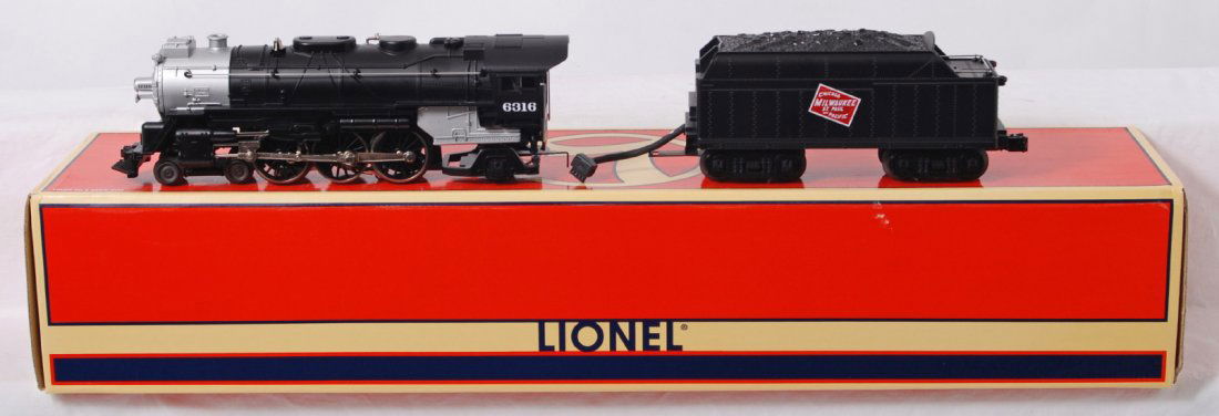 Lionel Milwaukee Road 4-6-2 with TMCC: Lionel modern O gauge Milwaukee Road 4-6-2 steam locomotive in OB. Loco features TMCC, Railsounds, Electrocoupler, smoke unit and much more. Loco is C8 with run time.