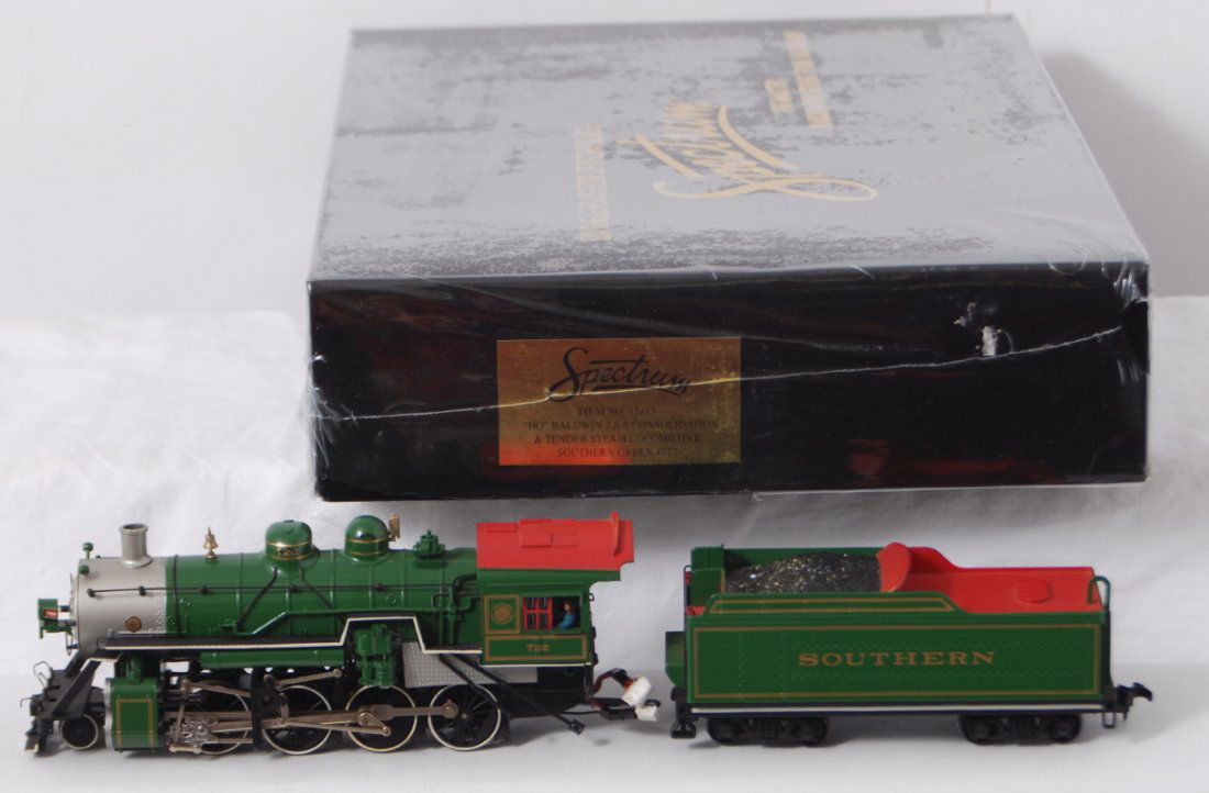 Spectrum Southern 2-8-0 consolidation: Bachmann Spectrum modern HO 11413 2-8-0 Southern consolidation loco in the OB. Loco is C8 with run time.