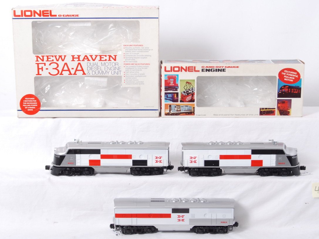 Lionel 8851 and 8864 New Haven F-3 diesels in OB: Modern era Lionel O gauge 8851 New Haven F-3A-A dual motor diesel engine and dummy unit in original box, and 8864 New Haven F-3 (non-powered dummy unit). Powered unit has hairline at rear shell mount 