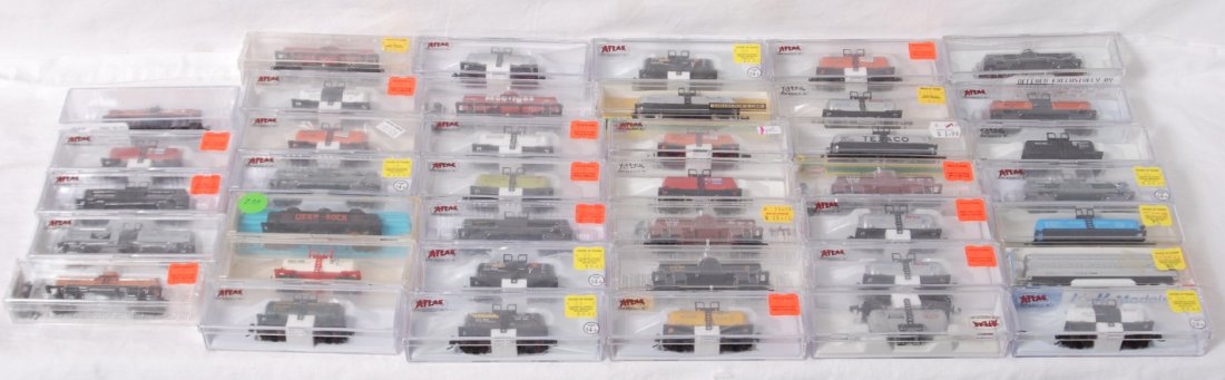 40 N scale tank cars Atlas, Model Power, etc: Modern N scale tank cars in OBs. Forty cars from Atlas, Model Power, etc. Road names include Texaco, DOW, GATX, Hooker, etc. Cars are C8 to C10.