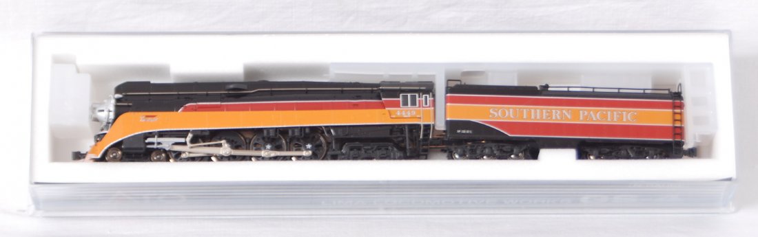 Kato Southern Pacific Daylight GS-4 steam locomoti: Kato modern N scale 126-0301 Southern Pacific Daylight GS-4 steam locomotive in OB. C8-9.