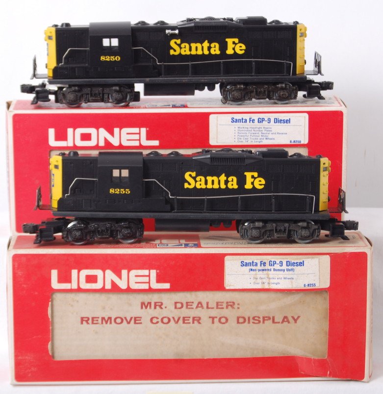 Lionel 8250 and 8255 Santa Fe GP-9 diesel locos: Modern era Lionel O gauge 8250 and 8255 Santa Fe powered and dummy GP-9 diesel locomotives in original boxes, 8250 has a little surface rust on frame, otherwise trains look better but are graded C8 du