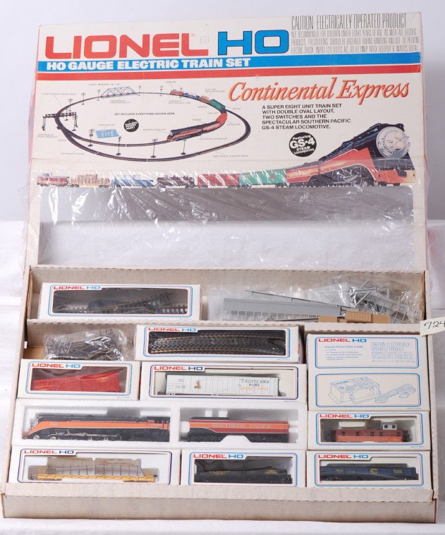 Lionel 2684 Continental Express HO train set in OB: Modern era Lionel HO gauge 2684 Continental Express train set in original box, 4454 Southern Pacific Daylight steam loco and tender, 8742 Tropicana reefer, 8760 Union Pacific flatcar, Dow Chemical tan
