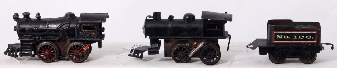 American Flyer 13 loco and 120 tender, windup loc: Prewar American Flyer O gauge No. 13 key wind cast iron steam locomotive. Tinplate, tab and slot construction, windup, steam locomotive, unmarked. American Flyer No. 120 tender. Please view the photos
