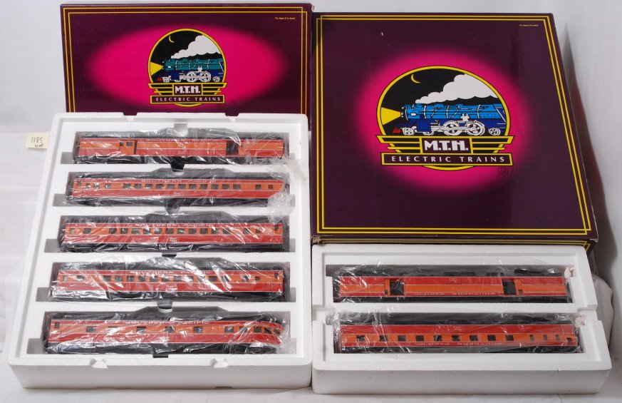 MTH Southern Pacific Daylight 7-car set: MTH modern O gauge Southern Pacific "Daylight" 8-car passenger set including 6529 5-car basic set and 6629 sleeper/diner set. Cars are C8 with run time. OBs have some light corner wear.