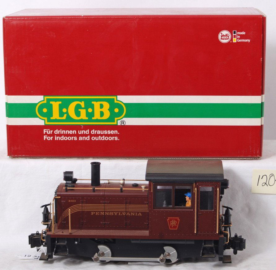 LGB 23630 Pennsylvania diesel switcher diesellok: Modern era LGB G scale 23630 Pennsylvania diesel locomotive in original box with instructions sheet, couplers in package, C8 due to light run time. Loco should clean to look better. Box shows little w