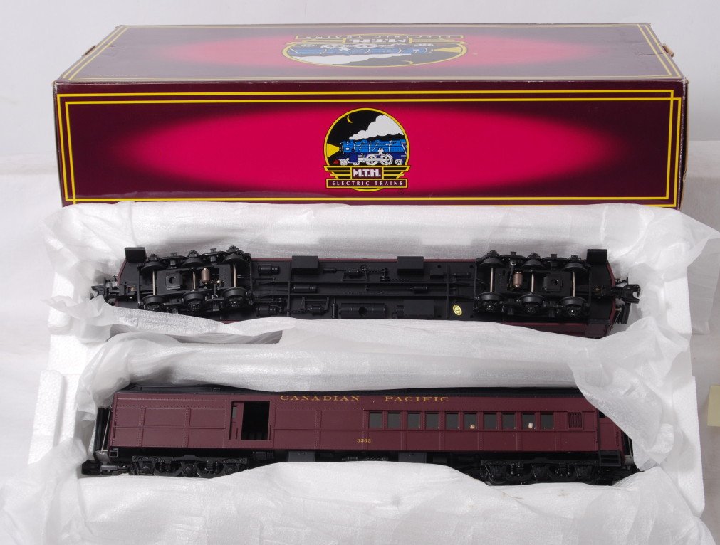 MTH Canadian Pacific Madison combo / diner add on: MTH modern O gauge 20-4192 Canadian Pacific Madison combine and diner two car add on set. C8. OB has some light corner wear.