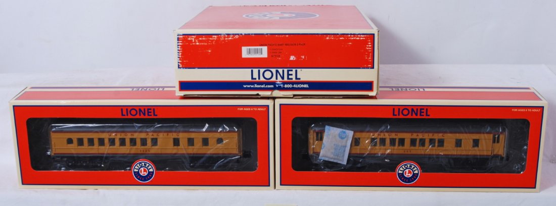 Lionel 25169 Union Pacific Madison add on pack: Lionel modern O gauge 25169 Union Pacific Madison passenger pack add on in OB. Includes coach and diner. C8. OBs have light corner and edge wear.