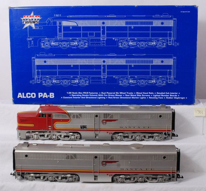 USA Trains R22404-2 Santa Fe PA/PB locos in OB: Modern era USA Trains G scale/Gauge 1 R22404-2 Santa Fe PA/PB diesel locomotives, 2nd No. 52L and 52A in original box, should clean and polish C7-8. Box shows a little light wear. Paper literature inc