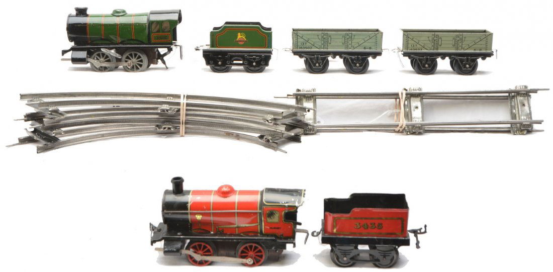 Hornby Litho Green Freight Set & Loco Tender: Hornby lithographed green freight set including 0-4-0 clockwork steam loco with key, tender and two 163502 gondolas, C7-8 Also included is a Hornby red and black 0-4-0 steam loco and tender numbered 3