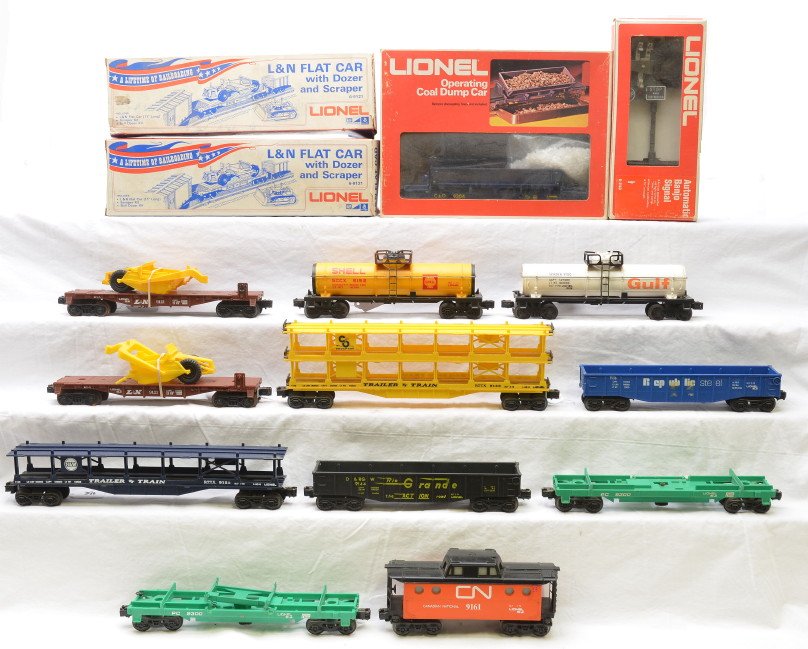 Lionel 9304 9121 9144 9136 9150 9152 9123 9161: Lionel freight cars; 9304 operating coal dump car in OB, two 9121 L&N flatcar with dozer and scraper that are incomplete both in OBs, two 9300 Penn Central flatcars, 9144 Rio Grande gondola, 9136 Repu