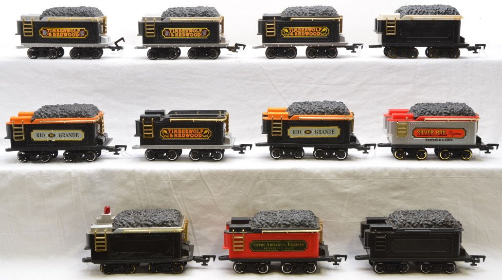 New Bright G Scale Selection of Tenders: New Bright G scale a selection of tenders. Please view photo to verify selection. Please allow for shipping charges on this lot.