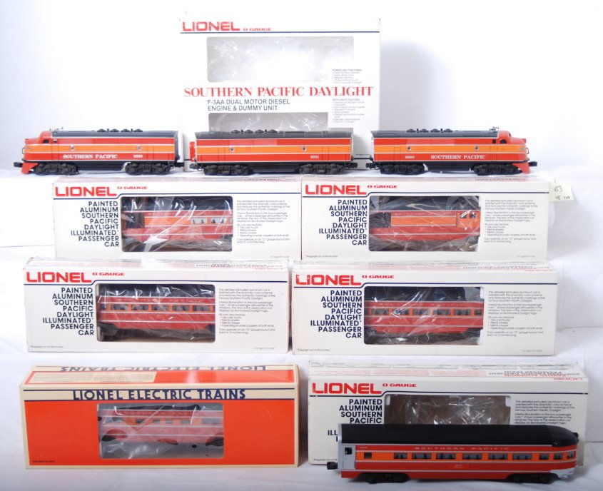 Lionel Southern Pacific Daylight passenger set: Lionel modern O gauge Southern Pacific Daylight O gauge passenger set with No. 8260 & 8262 dual motor F3 A-A diesel units, 8261 B unit, 9589 baggage, 9590 combo, 9591 passenger, 9592 passenger, 7211 v