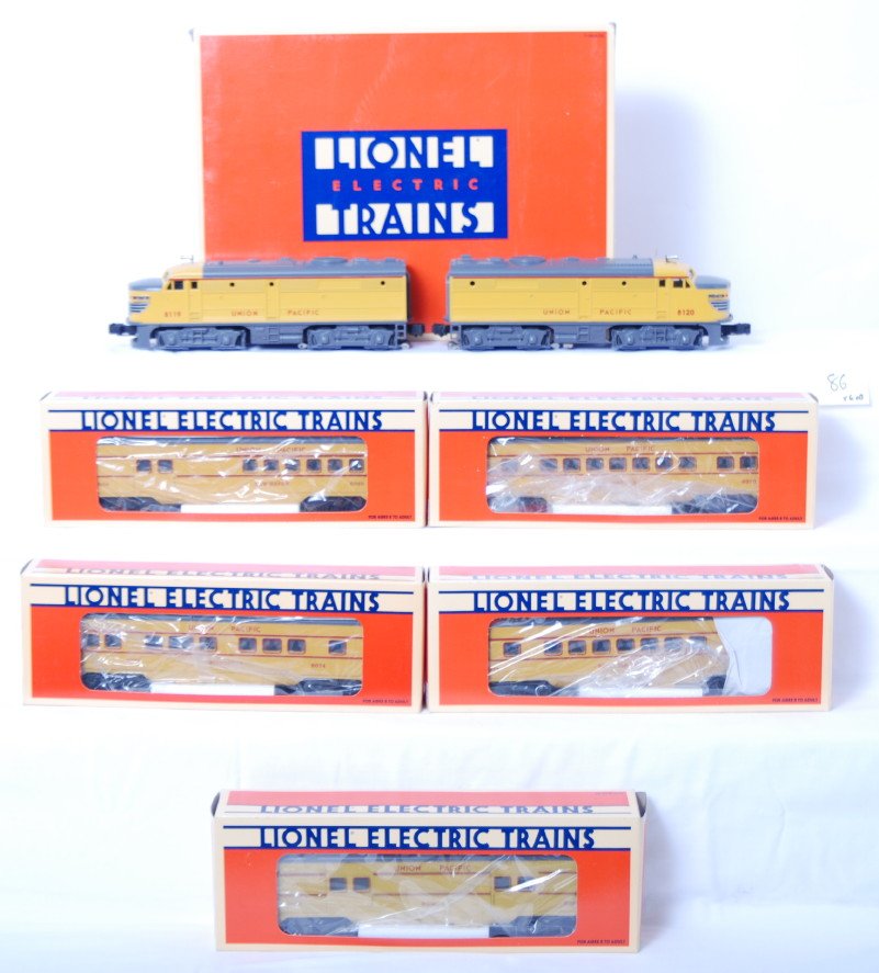 Lionel 18119 U.P. Alcos w/five U.P. pass. cars: Lionel modern O gauge 18119 Union Pacific FA-2 Alco A units with 16068 Romeo baggage, 16069 New Haven combo, 16070 Plainfield Pullman, 16072 St. Clair Shores vista dome and 16074 Livingston observatio
