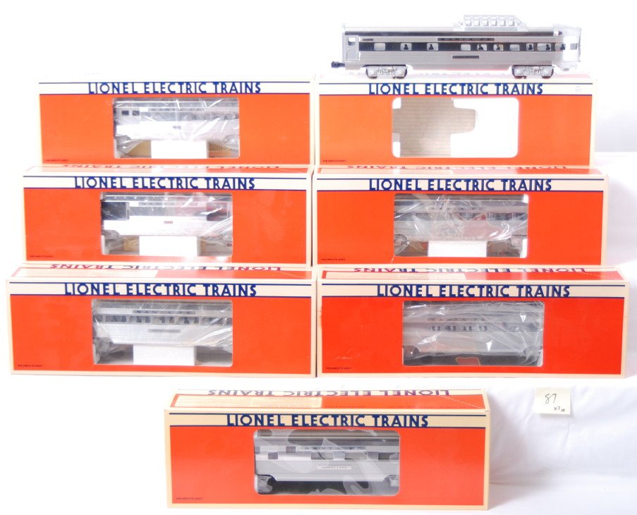 7 Lionel Santa Fe pass cars 19109, 19128, etc.: Lionel modern O Gauge Santa Fe aluminum passenger cars including; 19109 baggage, 19110 combo, 19111 diner car, 19112 coach,19128 vista domes, 19138 vista dome and 19113 vista observation all in OBs. C