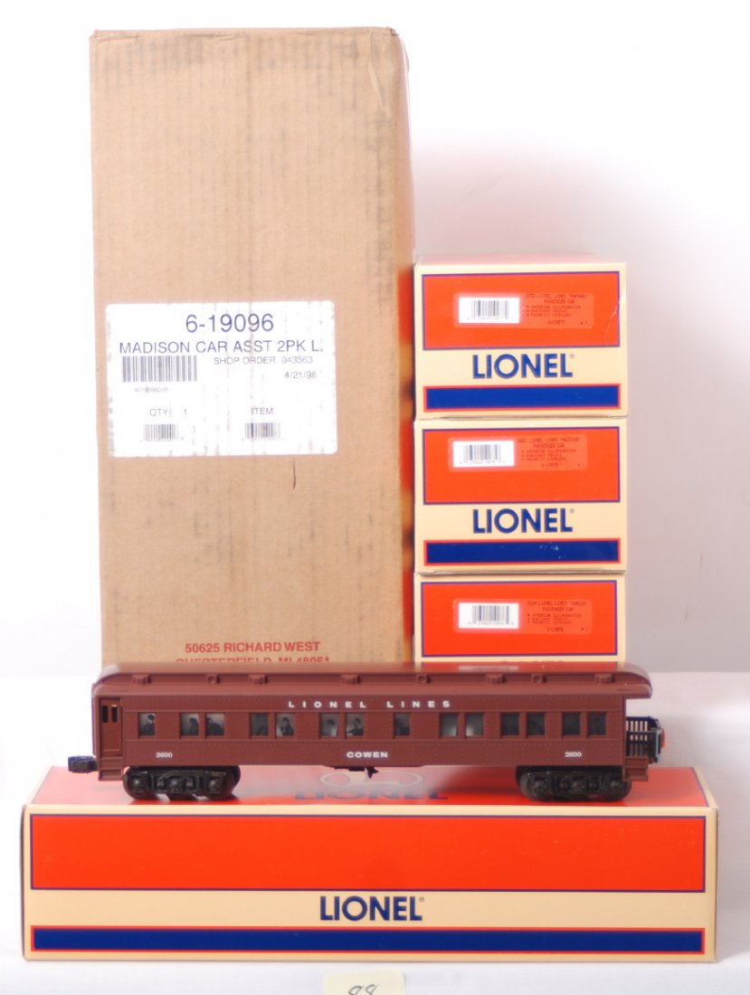 6 Legends of Lionel Madison passenger cars: Lionel modern O Gauge 19074 Legends of Lionel Madison passenger cars four pack consisting of 19075 Mazzone coach, 19076 Caruso coach, 19077 Raphael coach and a 19078 Cowen observation. Also includes 1