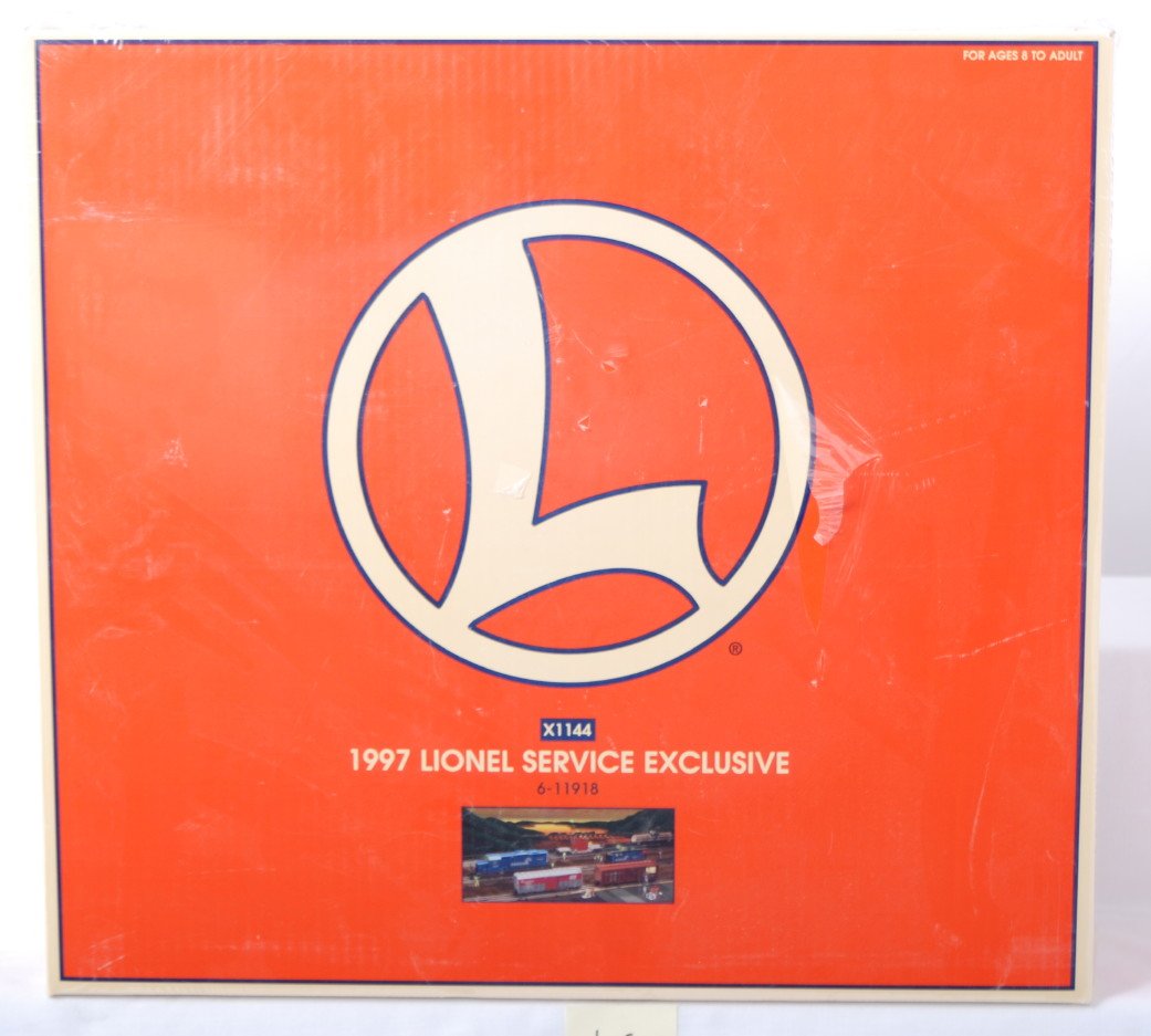 Lionel 11918 Conrail Service set sealed: Lionel modern O Gauge 11918 Conrail Service Station Special from 1997 in OB. Set is factory sealed in cello C10. Celo is ripped in small area on the front. Loco features horn, electronic reverse and m
