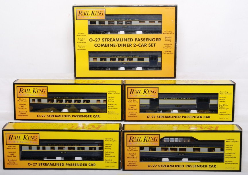 MTH Rail King Baltimore and Ohio passenger cars, 6: Modern era MTH Rail King O gauge 30-6111 Baltimore and Ohio 4-car 0-27 streamlined passenger set and 30-6127 Baltimore and Ohio combine/diner set, C8. Boxes show little wear.