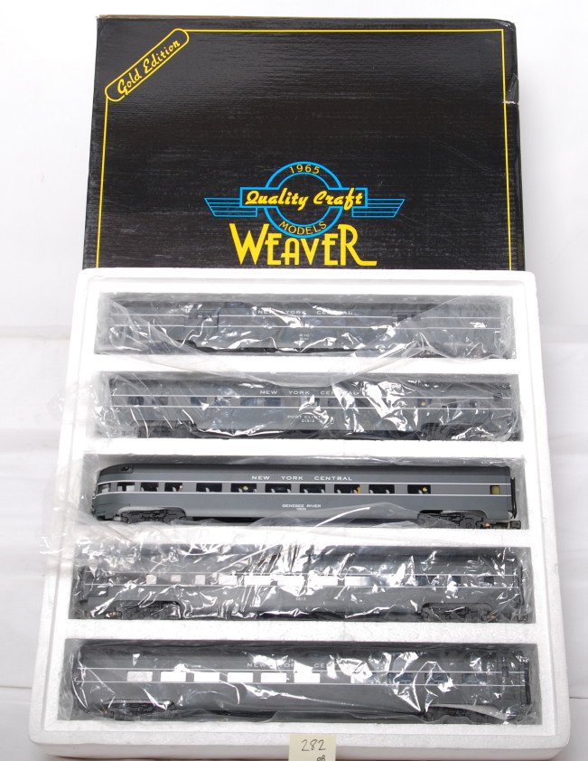 Weaver New York Central five car passenger set: Weaver modern O gauge New York Central aluminum 80Õ five car passenger set in OB. Cars are C8 with run time. See photos for best description. OB has some wear. Set number is G1136-L.