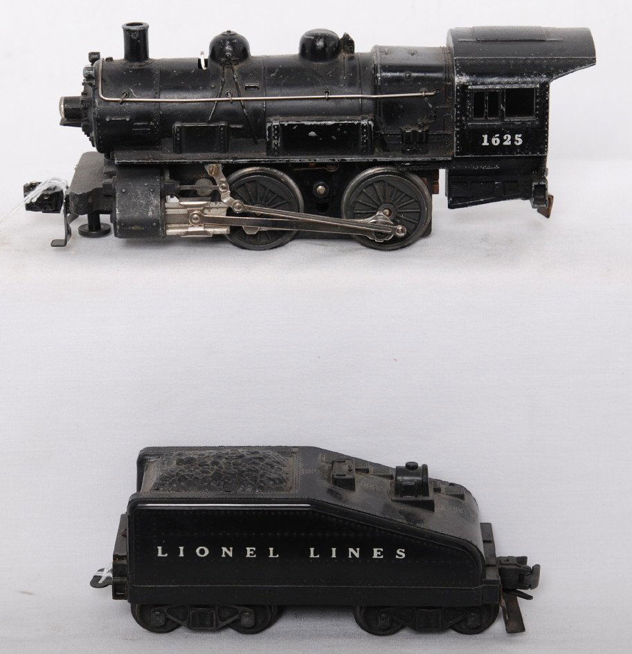 Lionel 1625 steam switcher and slopeback tender: Postwar Lionel O gauge 1625 steam switcher locomotive with an unnumbered slopeback tender, C5-6.