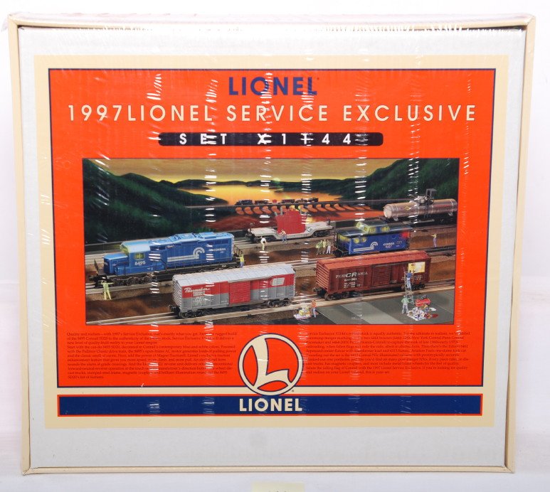 Lionel 11918 Conrail Service set sealed: Lionel modern O Gauge 11918 Conrail Service Station Special from 1997 in OB. Set is factory sealed in cello C10. Loco features horn, electronic reverse and more.
