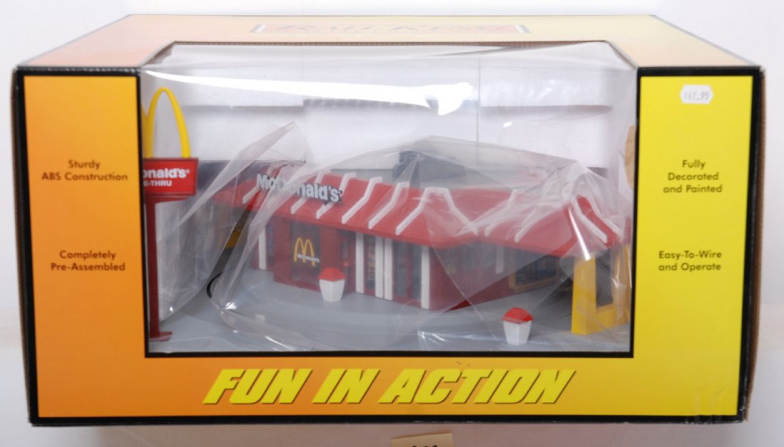 MTH operating McDonalds restaurant: MTH Railking modern O gauge 30-9114 operating McDonalds restaurant in OB. Item is hobby shop NOS C10.