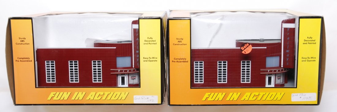 2 Railking Trailways bus station: MTH Railking modern O gauge 30-9070 Trailways bus stations. Two stations are NOS C9-10. OBs do have price stickers.