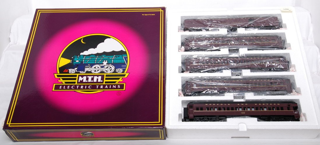 MTH Norfolk and Western heavyweight passenger set: MTH modern O gauge 20-4024 Norfolk and Western five car passenger set in OB. Cars are C8 with run time, set box has some light corner crushing.