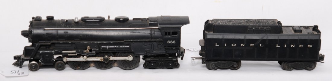 Lionel 685 steam locomotive and whistle tender: Postwar Lionel O gauge 685 steam locomotive and an unnumbered whistle tender, tender shell is missing small piece at rear mount, C5-6.